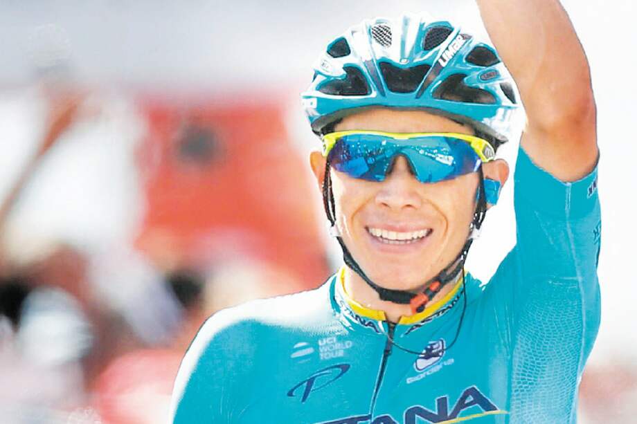 López, de 23 años, cruzando la meta en Sierra Nevada. / EFE