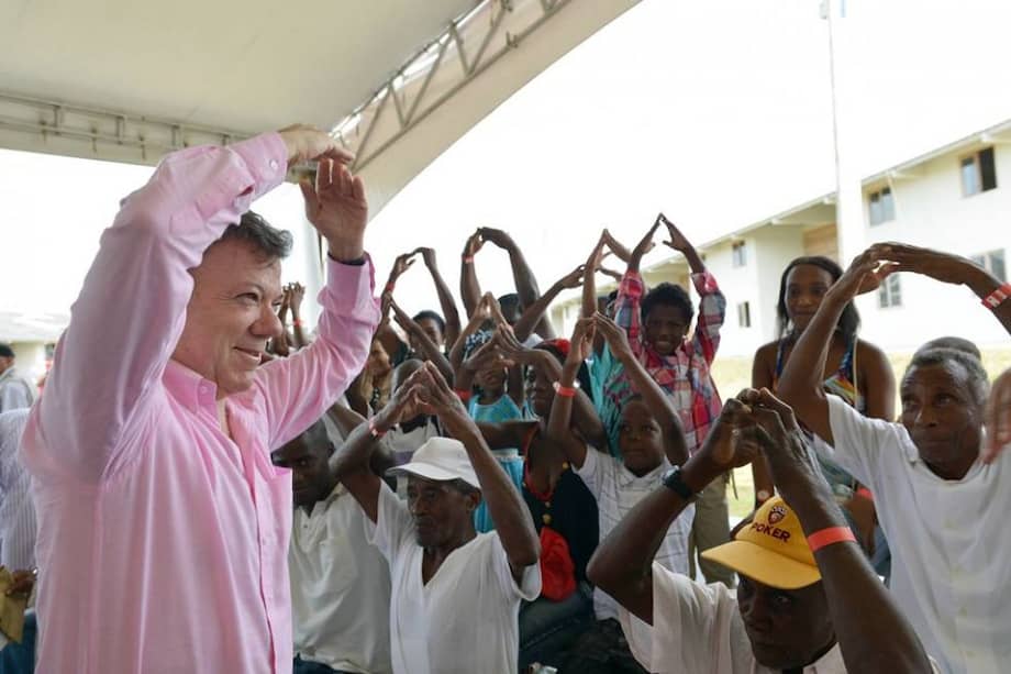 Santos entregó casas construidas con dinero de caletas de 'Chupeta'