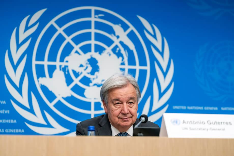 A pocos meses de realización de la próxima cumbre mundial del clima de las Naciones Unidas, António Guterres advirtió que el aumento de las temperaturas por encima de 1,5 °C ya “es inevitable”. EFE/EPA/MARTIAL TREZZINI