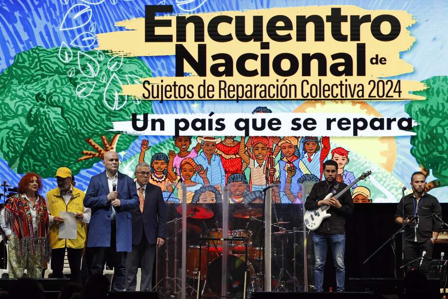 El exjefe paramilitar Salvatore Mancuso en el 'Encuentro Nacional, Sujetos de Reparación Colectiva 2024' en Bogotá. EFE/Mauricio Dueñas Castañeda