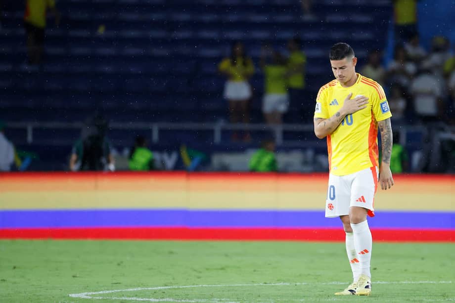 James Rodríguez durante el penúltimo partido entre Colombia y Bolivia en el estadio Metropolitano de Barranquilla por las eliminatorias sudamericanas rumbo a la Copa Mundial de la FIFA Estados Unidos, México y Canadá 2026.