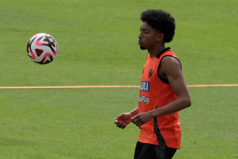 Johan Mojica es uno de los habituales en las convocatorias de Néstor Lorenzo con la selección de Colombia.