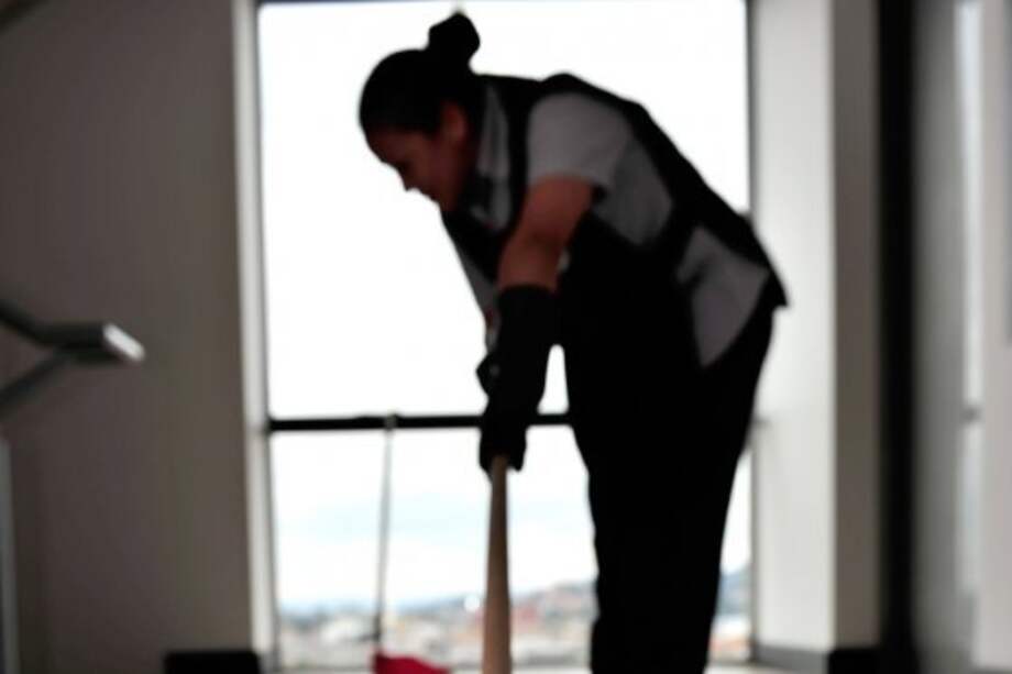 Cada semestre por ley recibirán la mitad de su salario mensual. /Archivo.