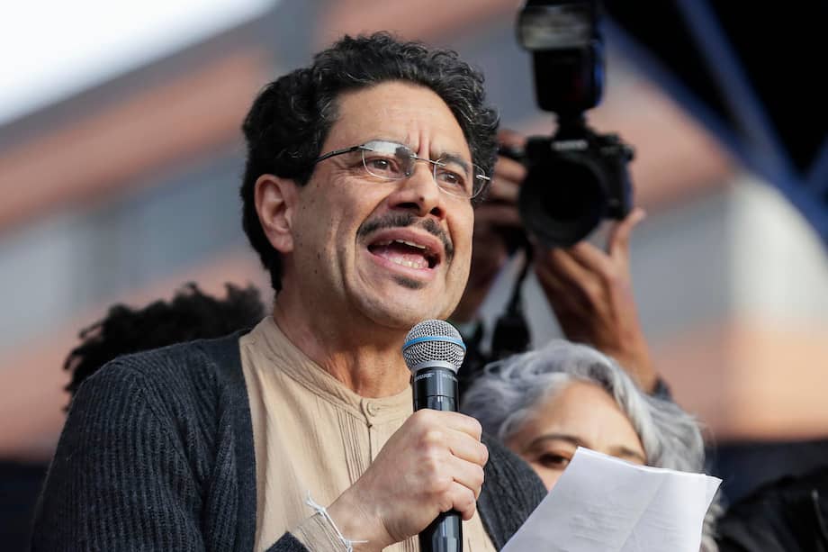 Precandidato Iván Cepeda.