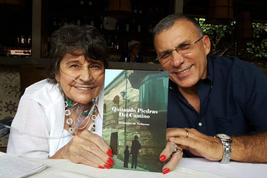 Roy Barreras junto a su madre Nelly Montealegre. / Twitter: @RoyBarreras