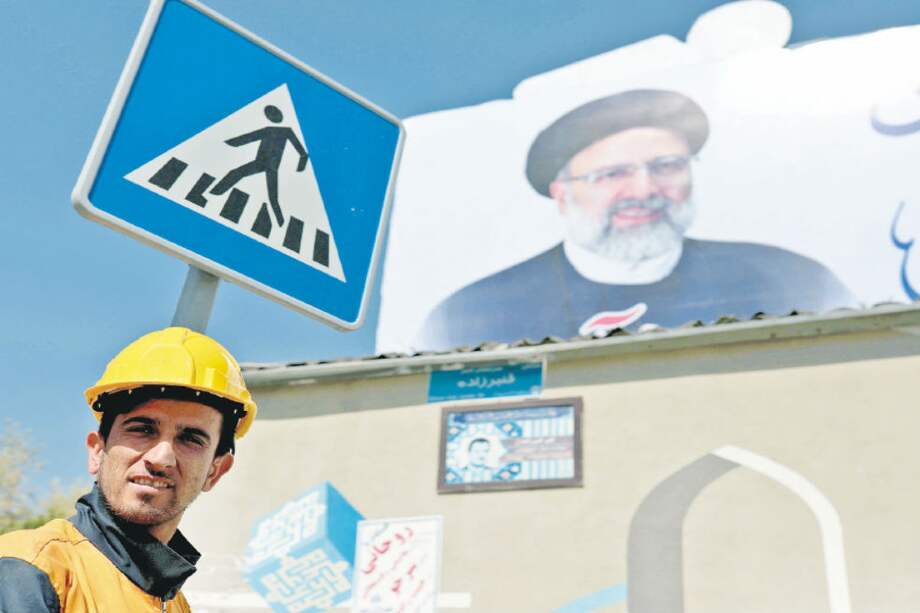 El candidato conservador Ebrahim Raisí promete mejorar la situación económica de los iraníes / AFP