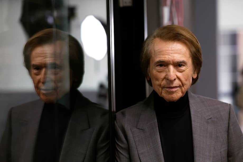 MADRID, 26/12/2024.- Fotografía de Archivo, tomada el 22/11/2024, del cantante Raphael, que padece un linfoma cerebral, según el parte medico del Hospital 12 de Octubre facilitado a EFE por su oficina de representación, en el que se explica que el artista ya recibe un tratamiento específico y recibirá el alta en los próximos días. EFE/Archivo/Javier Lizón