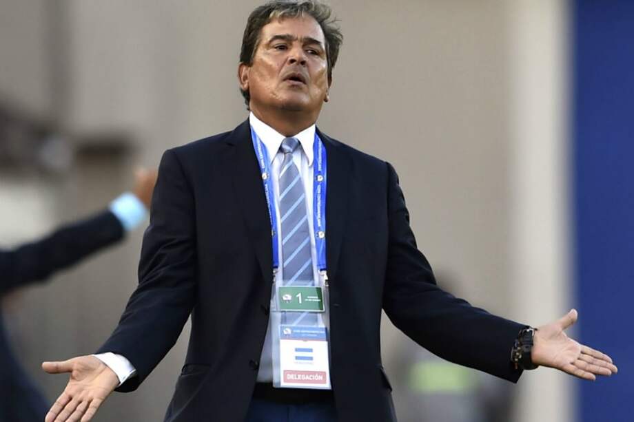 No es el primer episodio de pelea con otro entrenador por parte de Pinto. / AFP