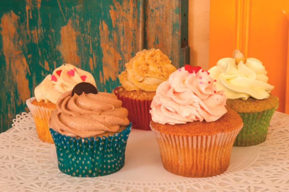 Así se prepara un cup cake de vainilla