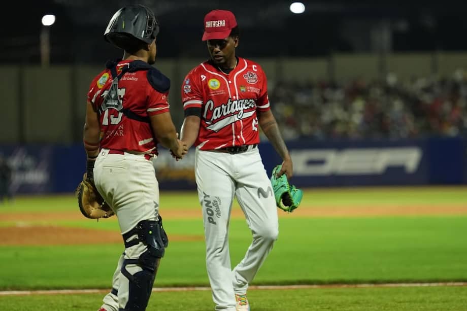 Tigres de Cartagena aplastó 12-0 a Caimanes en el tercer juego de la final.