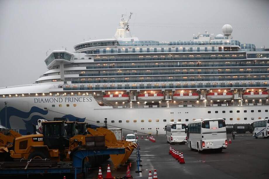 El pasado 5 de febrero, a las 7:00 am (hora local) el crucero Diamond Princess, con 3.711 personas a bordo, fue puesto en cuarentena en Yokohama (Japón) / AFP