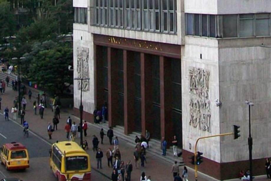 Emisor advierte peligros por caída de precios de petróleo y remesas