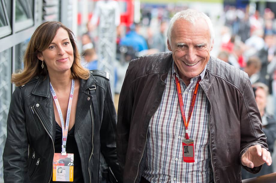 El fundador de Red Bull, Dietrich Mateschitz, fotografiado en 2016 con Marion Feichtne, quien era su pareja en ese momento.