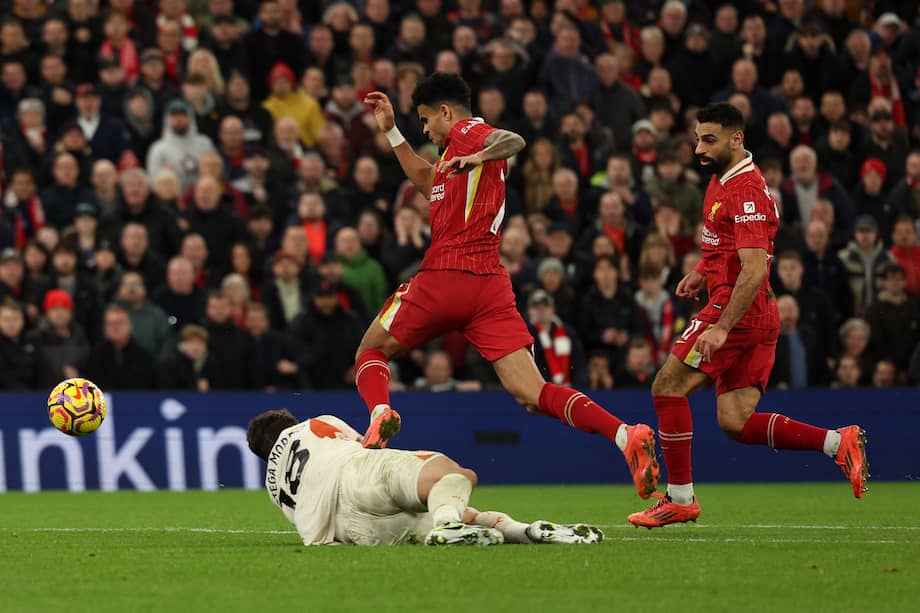 Luis Díaz provocó el penalti que terminó en el segundo gol.