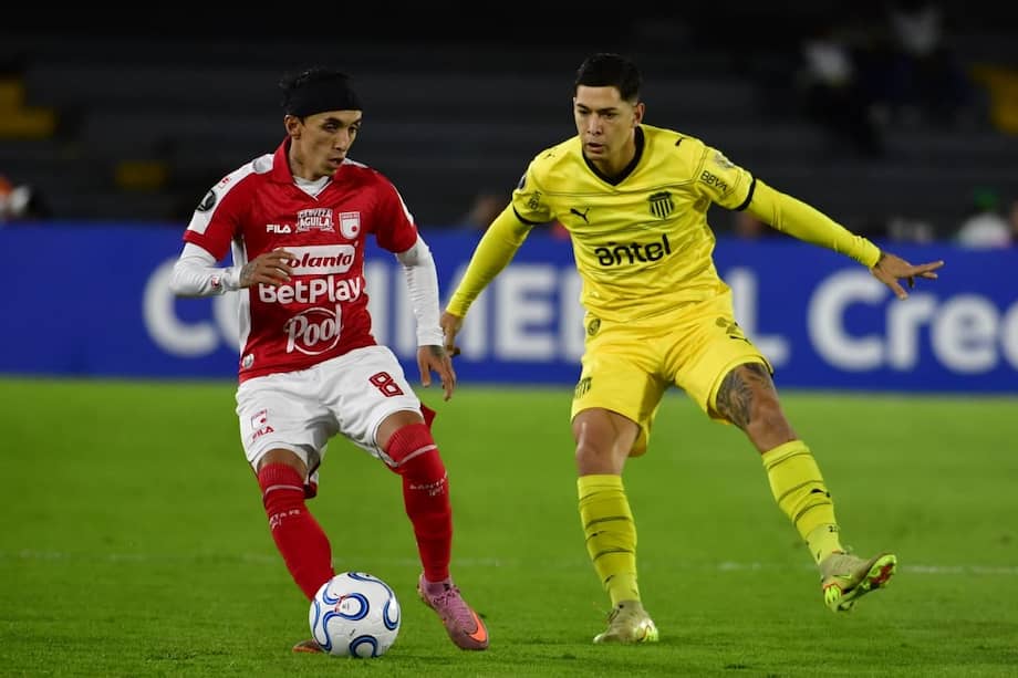 Omar Fernández Frasica ha sido uno de los jugadores más activos de Santa Fe en la primera mitad.