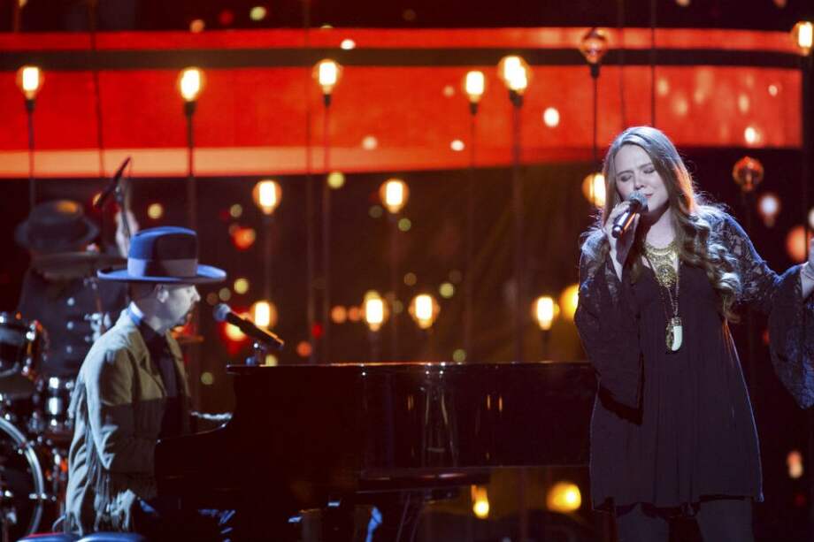 El dúo mexicano Jesse & Joy durante su actuación en la primera edición de los Premios Latin American Music Awards 2015 / EFE