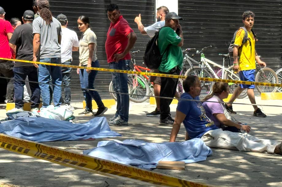 De acuerdo con cifras oficiales, más de 200 personas murieron por la catástrofe y poco más de 120 han sido plenamente identificadas.