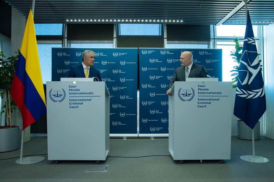 La Corte Penal Internacional le ordenó al fiscal, Karim Khan, que justifique su decisión lo más pronto posible.