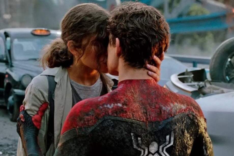 A principios de año, Holland y Zendaya fueron captados besándose, y tras hacerse públicas las imágenes la protagonista de "Euphoria" no desmintió que tuviera un romance.