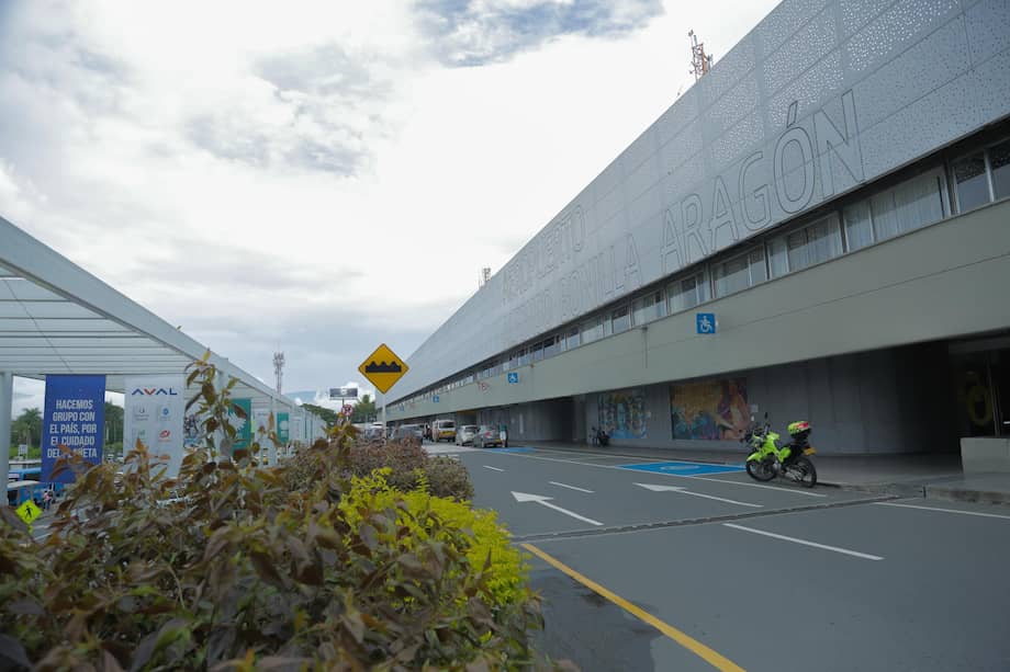 Usuarios en redes sociales han indicado que en el aeropuerto Alfonso Bonilla Aragón de Palmira hay congestión de pasajeros.