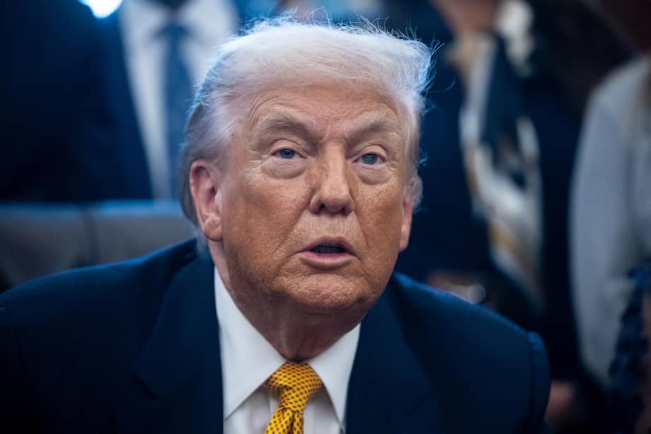 El presidente de Estados Unidos, Donald Trump, participa en una ceremonia de firma en la Oficina Oval de la Casa Blanca en Washington.