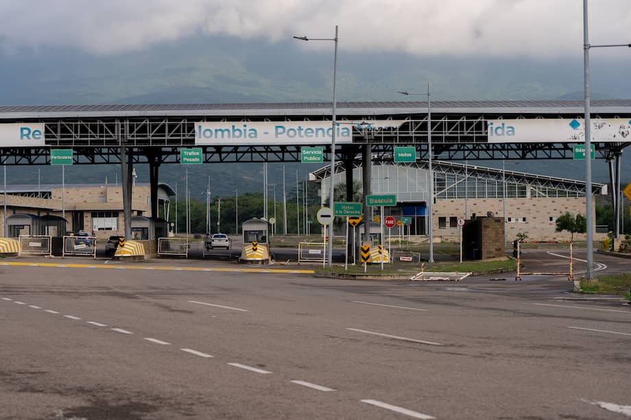 Imágenes del Puente Internacional Atanasio Girardot, también conocido como Puente Tienditas, uno de los pasos fronterizos que conecta la ciudad de Cúcuta con Venezuela.