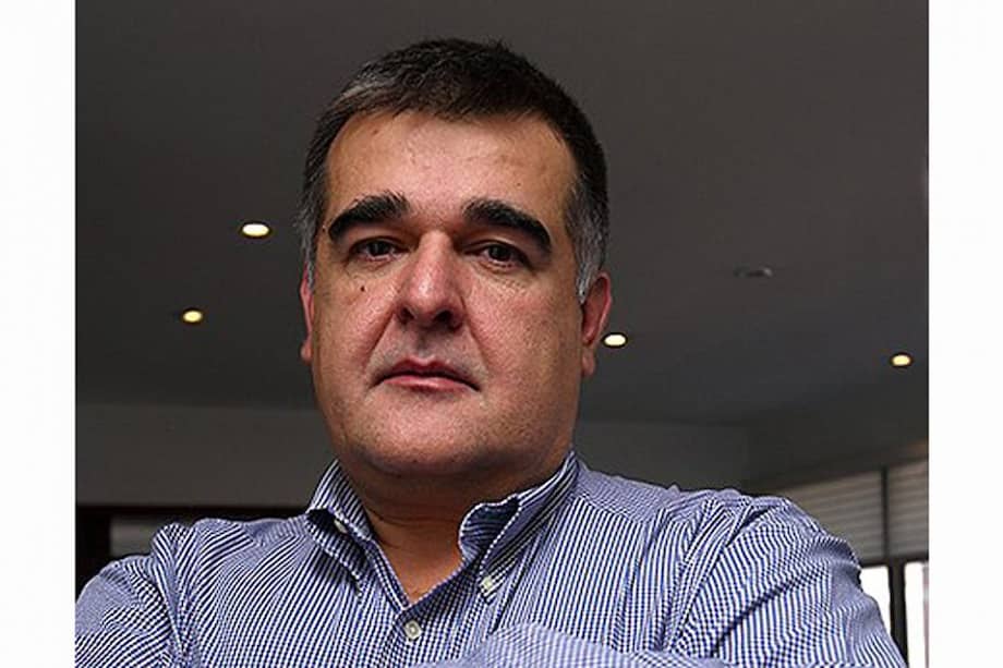 La escena del crimen. Sobre el pavimento, el cadáver de Ignacio Londoño. / Policía