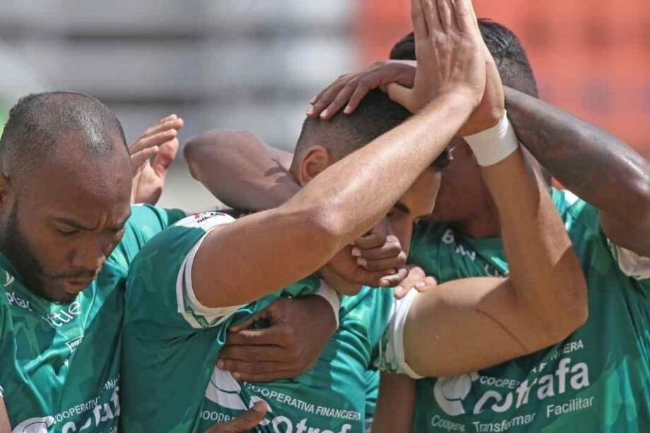 Pablo Sabbag en el gol que le hizo a Júnior de Barranquilla, el último de su etapa en La Equidad, antes de abandonar Colombia para jugar con Estudiantes en Argentina.