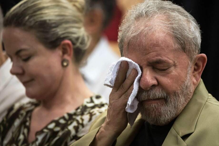 Aunque el expresidente Lula da Silva insistió en su inocencia, la justicia nunca le creyó. / AFP