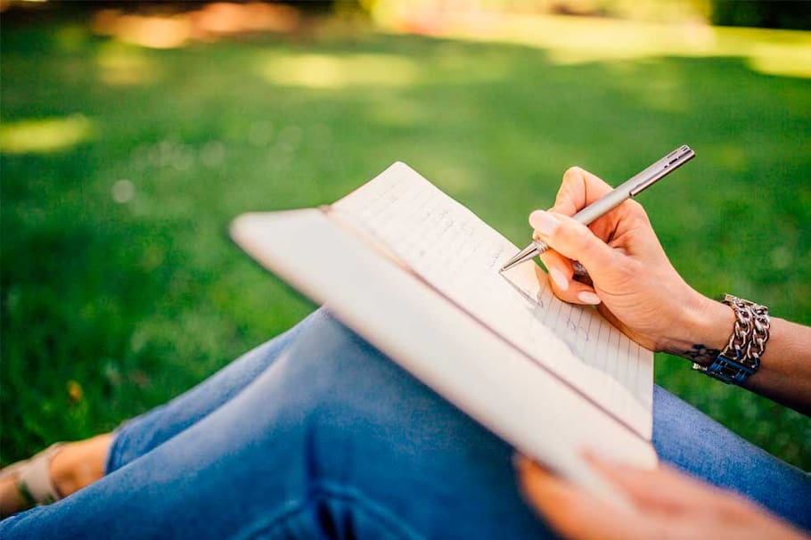 5 poemas que dedicar para el Día del amor y la amistad