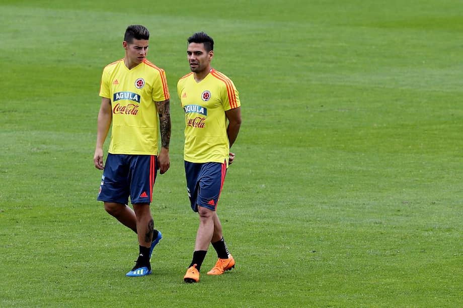 James Rodríguez (izqu.) y Radamel Falcao García durante la última práctica en El Campín. / AFP