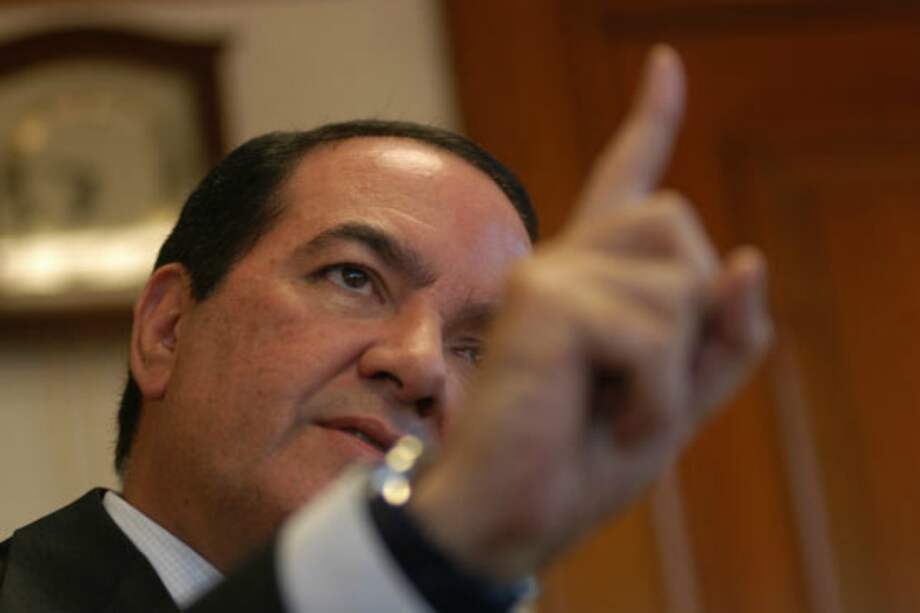 Edgardo Maya, contralor general.