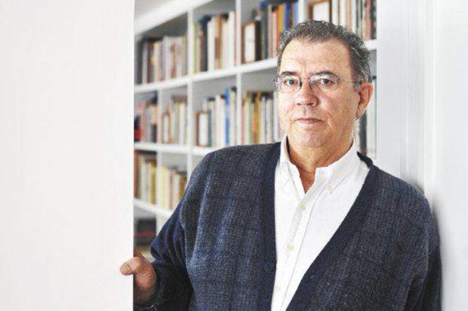 Darío Jaramillo Agudelo, nacido en Santa Rosa de Osos en 1947, autor de las novelas Cartas cruzadas y La muerte de Alec, entre otras. / Archivo