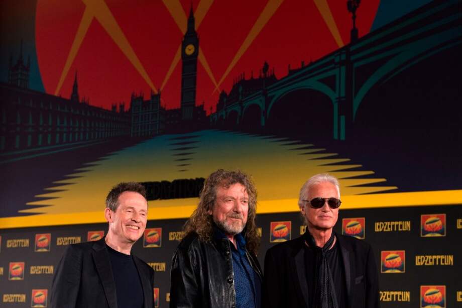 Robert Plant (c), Jimmy Page (d) y Paul Jones (i), integrantes del grupo Led Zeppelin, reaparecieron en Londres, Reino Unido, para rememorar el último de sus conciertos, el que ofrecieron hace cinco años en Londres ante 18.000 personas. / Efe