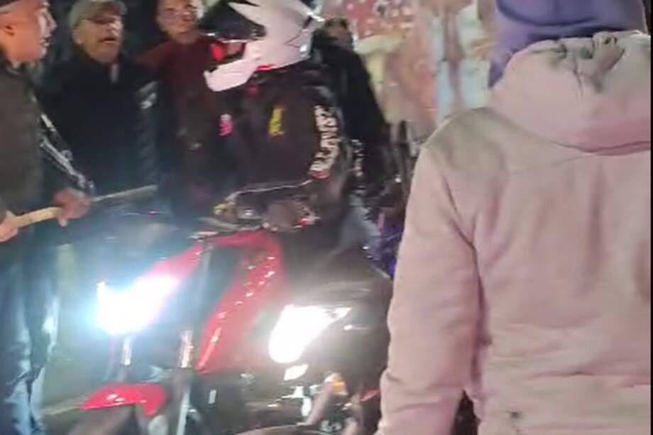 Vecinos del barrio La Perseverancia le reclaman a motociclistas que participaban en piques.