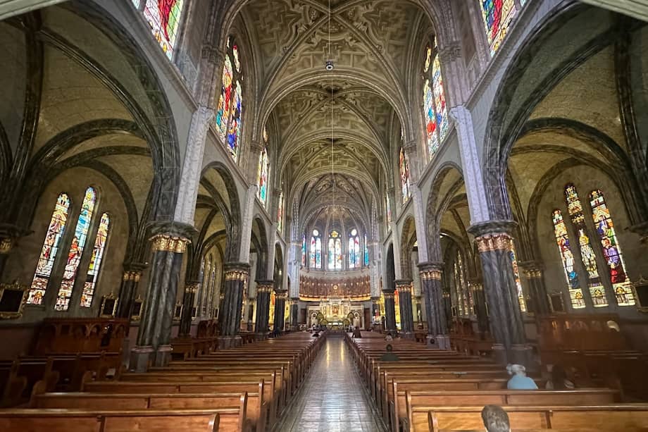 Nariño se destaca por la fé de sus habitantes, es un territorio que conserva tradiciones en su zona urbana, municipios y veredas, en donde se celebran ceremonias, novenas y fiestas a los 'patronos y santos' de cada territorio. En Pasto hay más de 15 templos que sirven para hacer turismo religioso y disfrutar de su hermosa arquitectura.