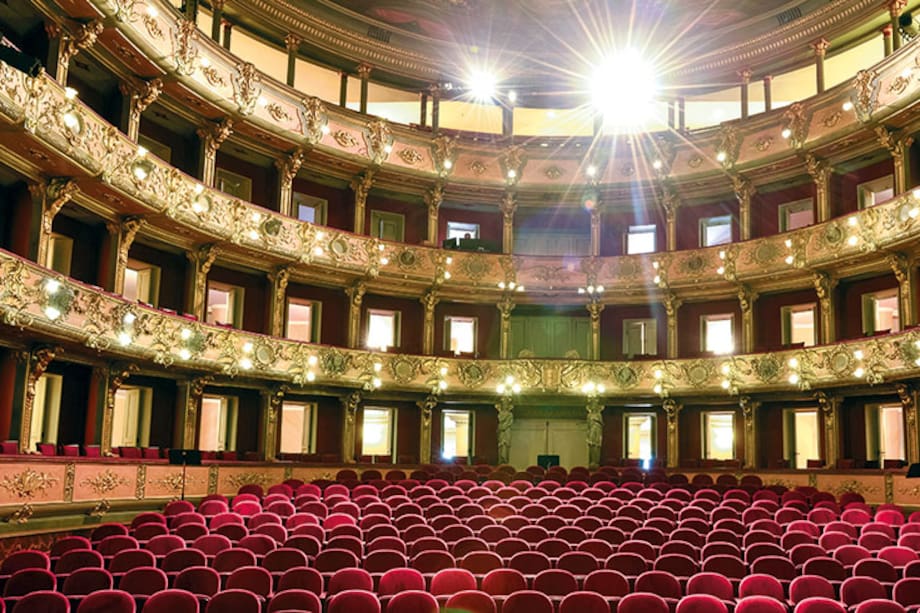 El Teatro Colón se ilumina de nuevo