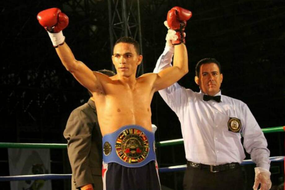 Colombiano Darleys Pérez, nuevo campeón mundial de Boxeo