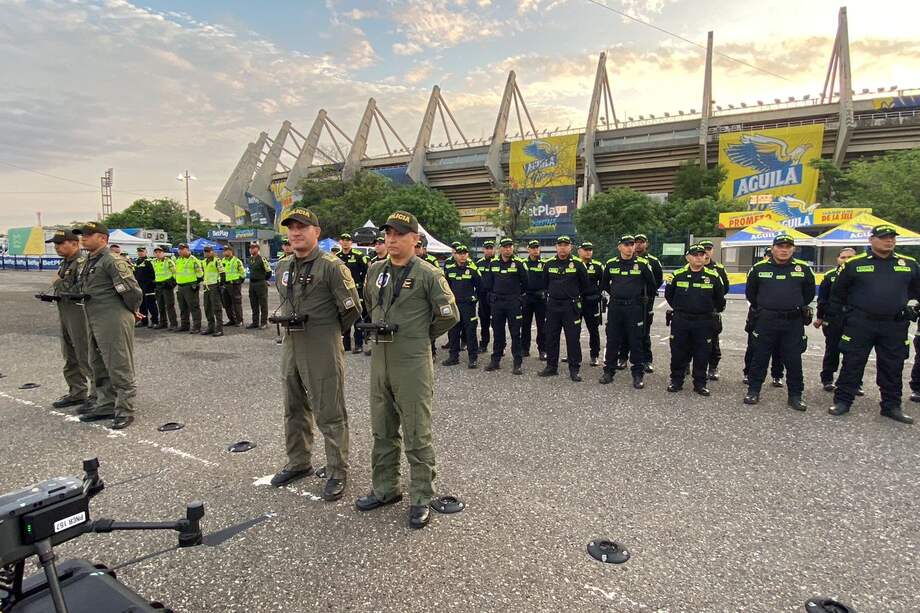 Desde muy temprano los uniformados ya hacen presencia en el estadio./ Cortesía Policía.