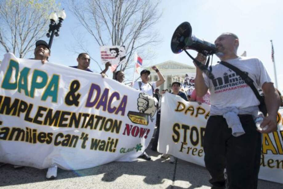 El programa fue creado por un decreto del expresidente Obama, con el objetivo de sacar de la clandestinidad a los migrantes que llegaron antes de los 16 años a Estados Unidos. Los beneficiarios reciben una garantía de que no serán expulsados del país y pueden trabajar legalmente. /Agencia EFE