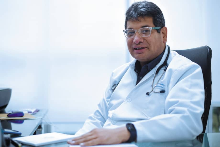 “Estoy de acuerdo (con el retiro del tapabocas) pero... identificando a las personas que no se han vacunado y a los pacientes considerados como de alto riesgo”, advierte Rubén Darío Contreras.