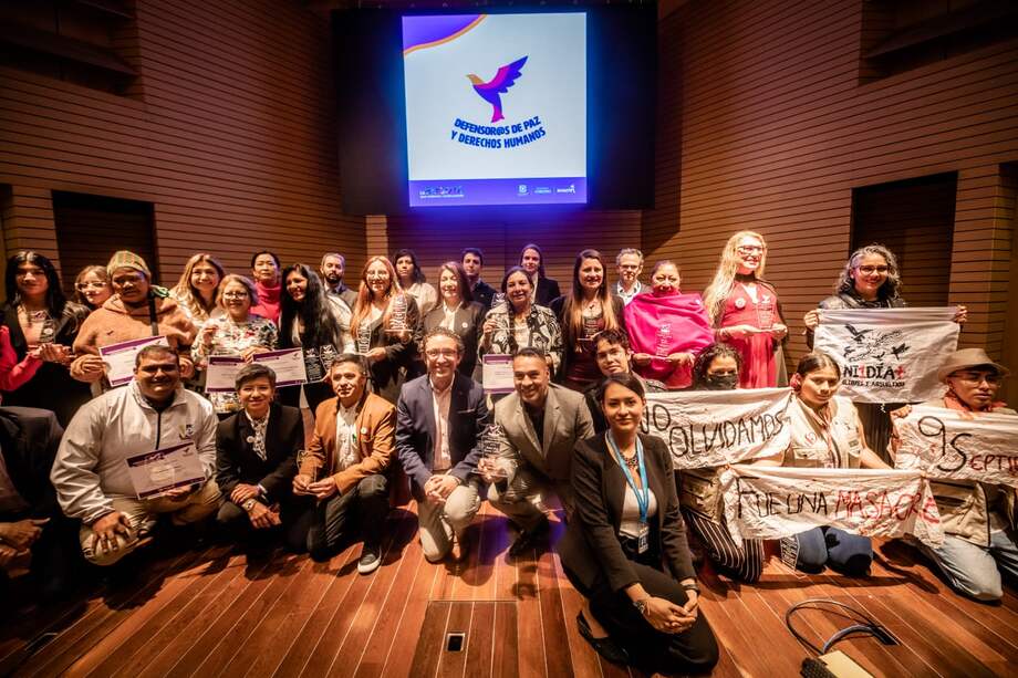 De los 253 postulados, fueron reconocidos 18 propuestas de lideresas y líderes. El mejor trabajo obtuvo una beca para adelantar estudios en profesionalización pedagógica.