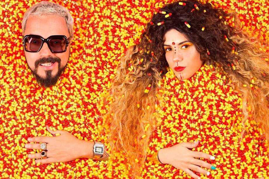 El dj y productor Charlie Illera A.k.a "Mambo Inspector" y Sarah Sophi?a A.k.a "Sofy La Que Canta" son los integrantes de Monophonicos. / Cortesía