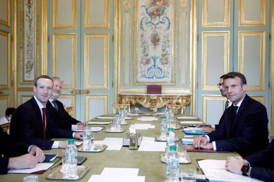 Mark Zuckerberg, fundador de Facebook, se reunió con el presidente Emmanuel Macron en el Palacio del Elíseo. / EFE.