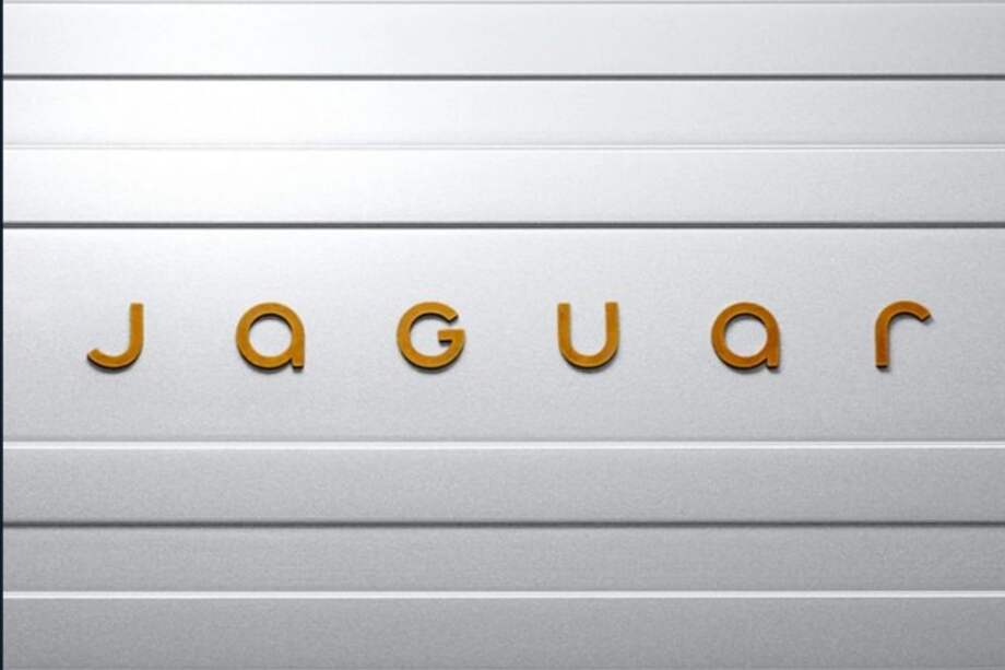 Según Rawdon Glover, director general de la marca, esta transformación busca no solo modernizar su imagen, sino también alterar la percepción que el público tiene de Jaguar.