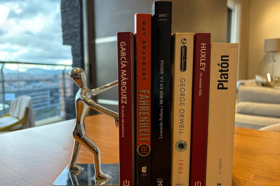 Estos son algunos de los libros que han reflexionado sobre el poder político desde la literatura.