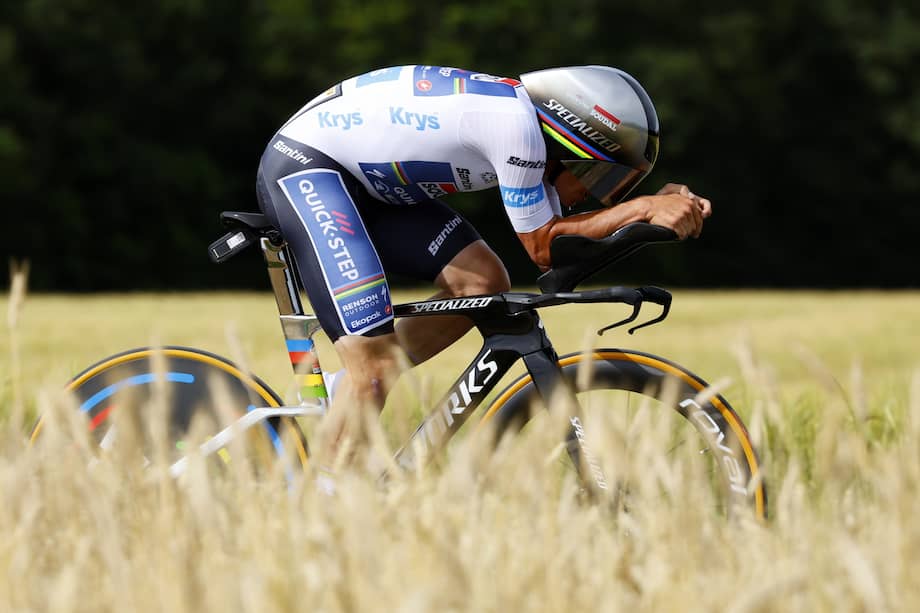 El ciclista belga Remco Evenepoel de Soudal Quick-Step en acción durante la séptima etapa de la carrera ciclista Tour de Francia 2024 25 km contrarreloj individual (ITT) desde Nuits-Saint-Georges hasta Gevrey-Chambertin, Francia, 05 de julio de 2024.