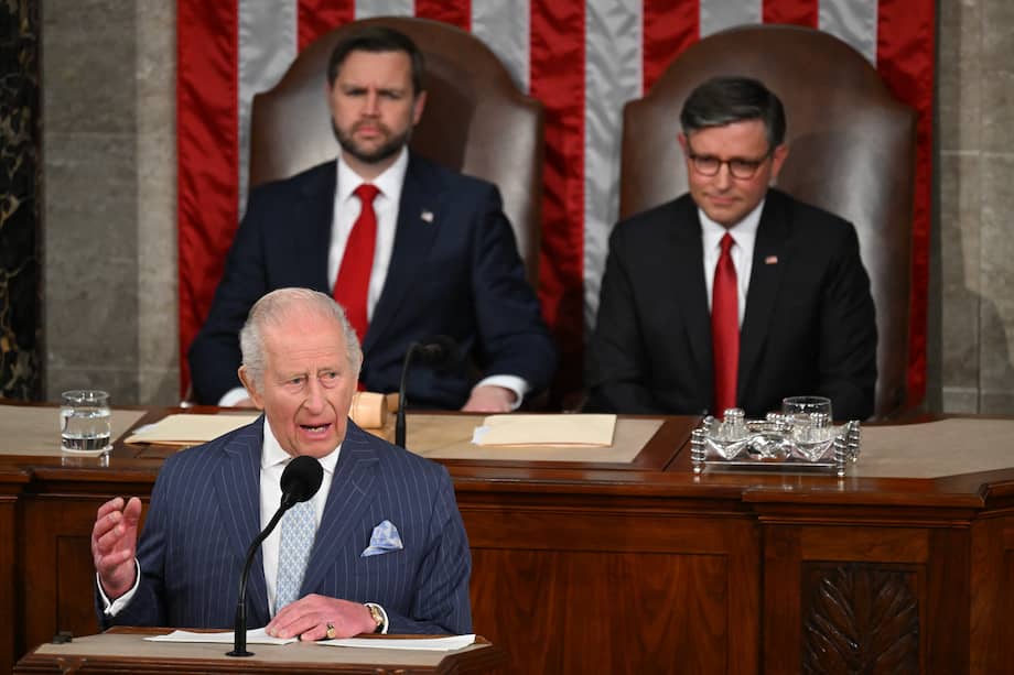 Carlos III se dirige al Congreso de EE. UU. acompañado por Mike Johnson y JD Vance en una sesión conjunta en el Capitolio.