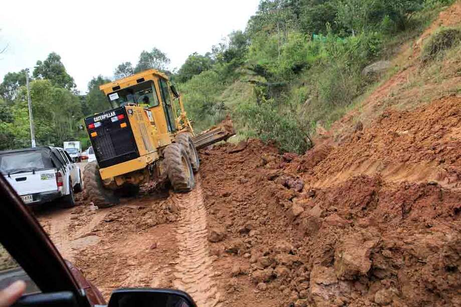 El tramo entre los municipios de Facatativá y Pasca es uno de los más afectados de la vía. / Cortesía Gobernación de Cundinamarca