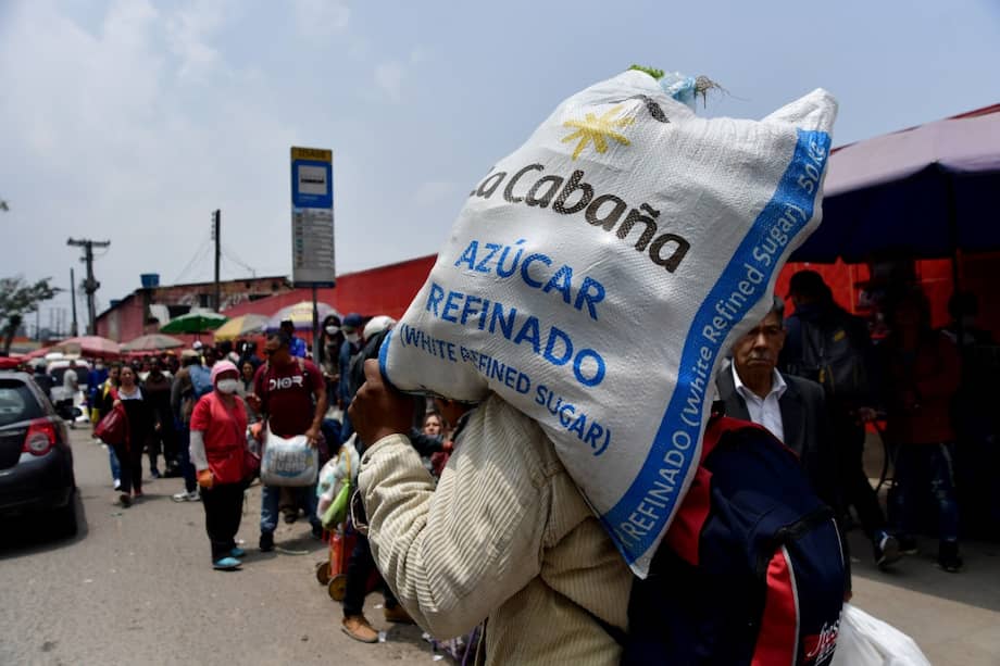 A esto se suma la disposición gratuita de baños para facilitar el lavado de manos y el uso obligatorio de tapabocas para todos los que ingresan a la central.
/ Óscar Pérez - El Espectador